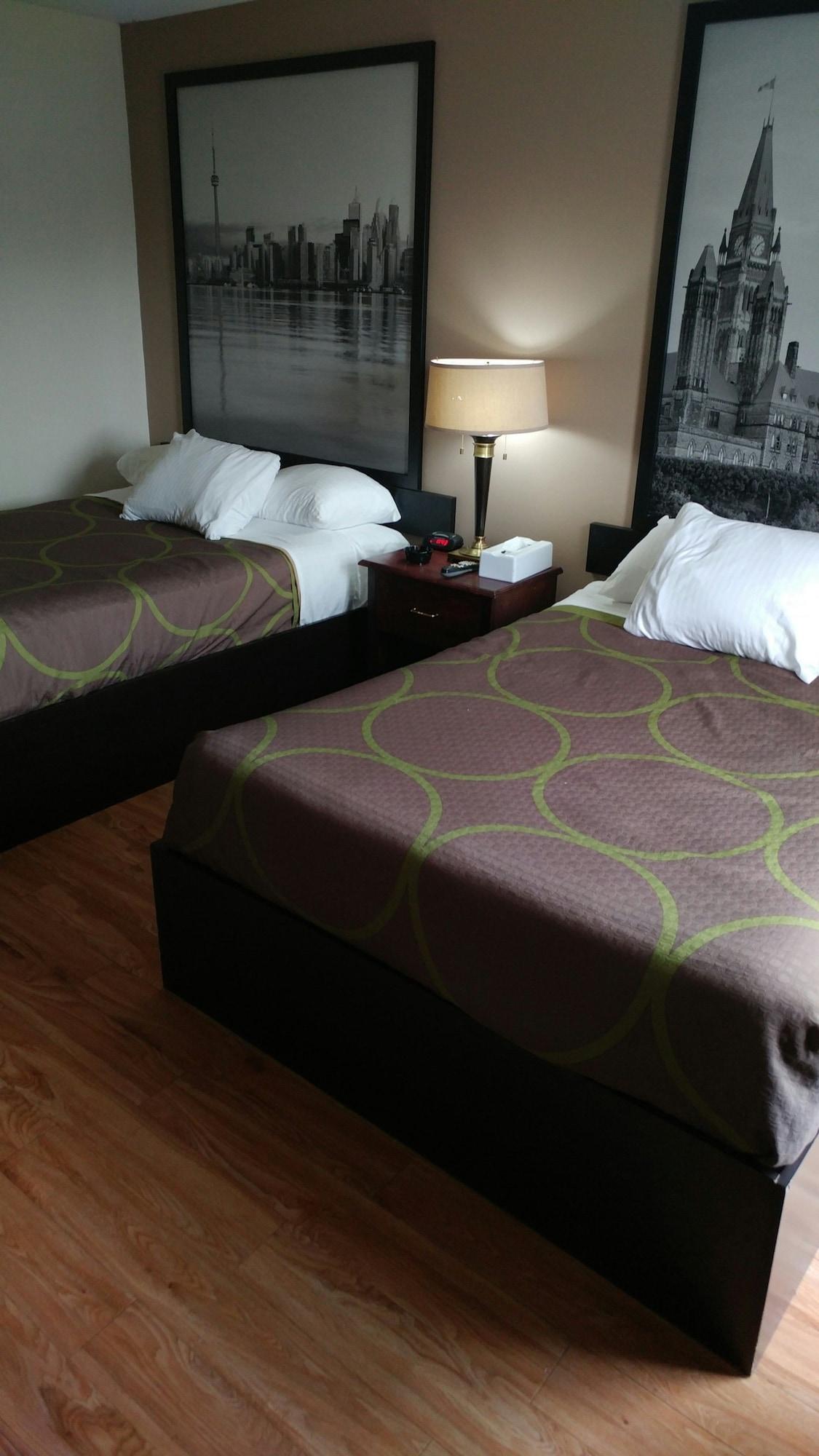 ซูเปอร์ 8 บาย วินด์แฮม เคมบริดจ์/คิตเชเนอร์/วอเตอร์ลู Hotel ภายนอก รูปภาพ