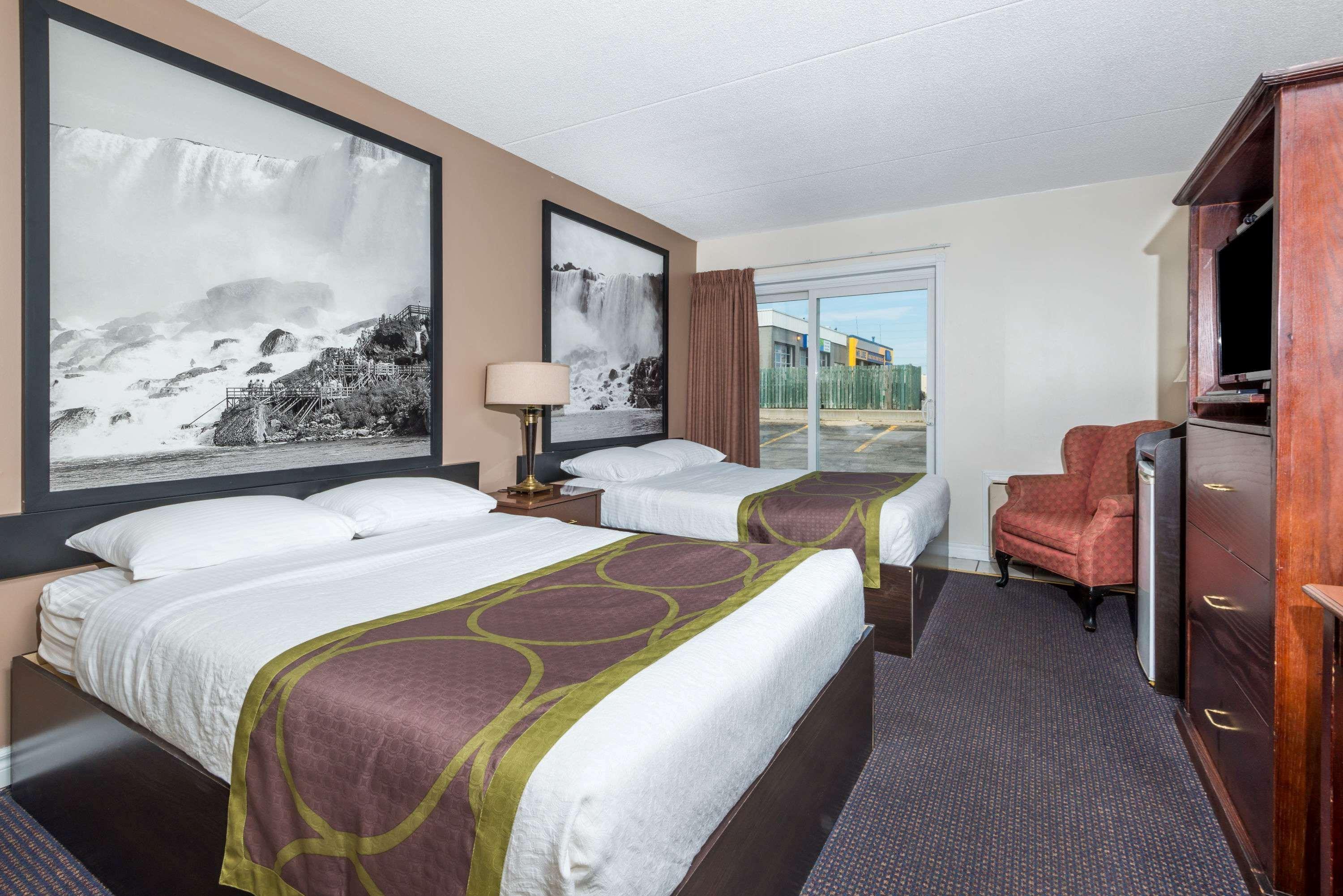 ซูเปอร์ 8 บาย วินด์แฮม เคมบริดจ์/คิตเชเนอร์/วอเตอร์ลู Hotel ภายนอก รูปภาพ